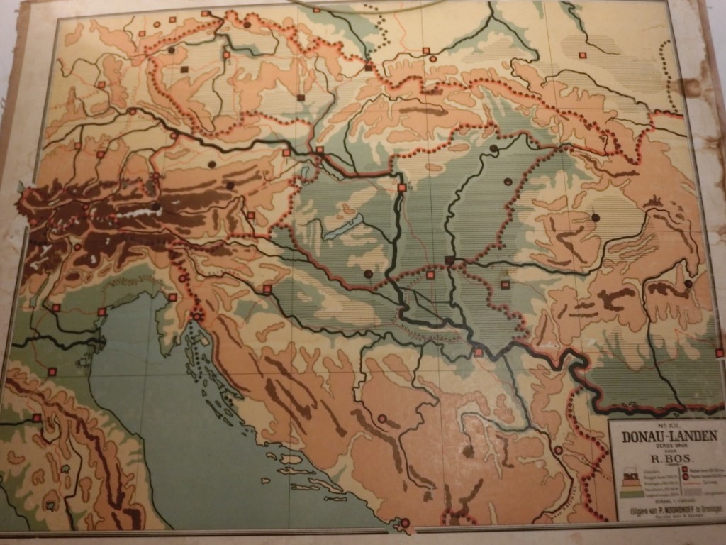 Bos, R., (herzien door K. Zeeman) - Donau-landen (schoolkaart blind) (no. XII).